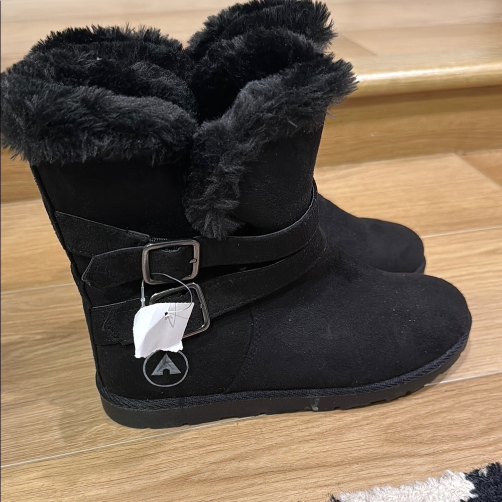 Kid’s Black Fur-Lined Boots NWT